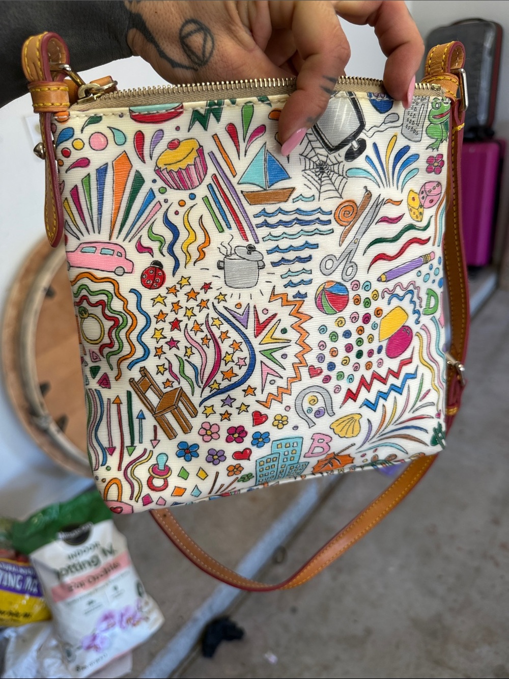 Dooney & Bourke White Multicolor Doodle Shoulder Bag with Tan Trim - Picture 4 of 4